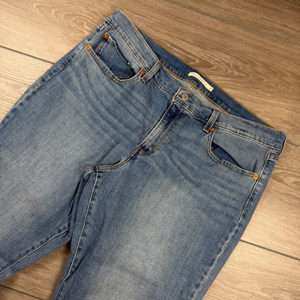 Levi's Womens 415 Relaxed Bootcut Jeans Medium Wash Blue 33